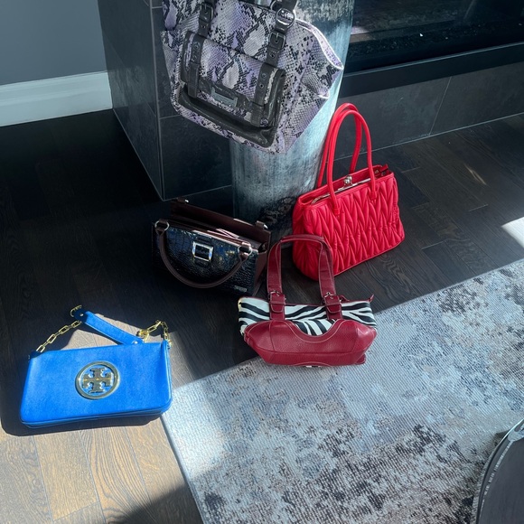 A assortment of handbags all❤️ as is ❤️and various colours and styles as shown - Picture 1 of 17